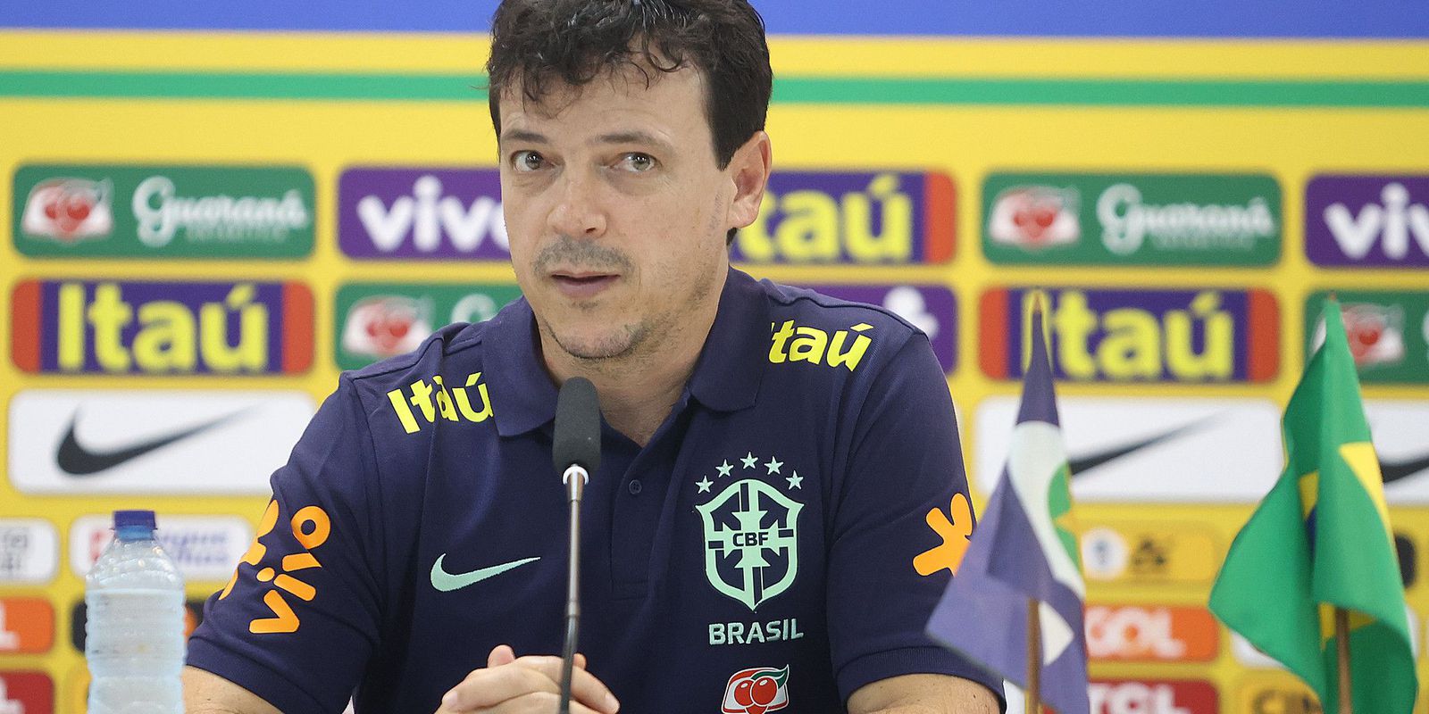 “brasil-nao-jogou-mal”-avalia-diniz,-apos-1-a-1-com-venezuela-em-casa