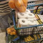 intencao-de-consumo-das-familias-cai-0,5%-em-fevereiro,-aponta-cnc