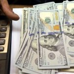 dolar-fecha-em-pequena-alta-apos-troca-no-comando-da-petrobras